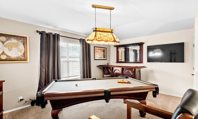 Heritage Casa | **HOT TUB** Garden Spa Near Sea World, Six Flags, Lackland, and Downtown
