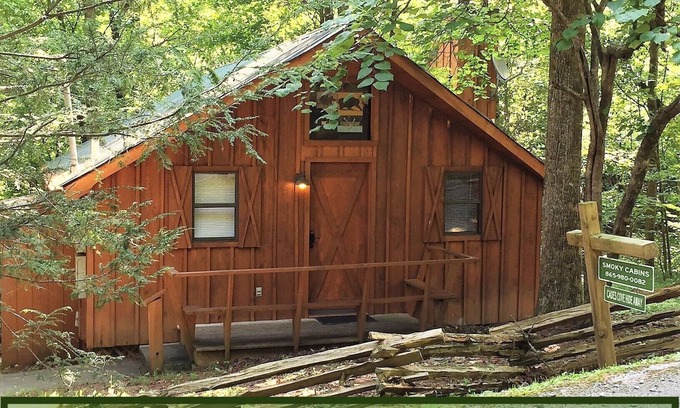 Townsend Cabina | Cabina de estudio perfecta para DOS, piscina, Timberwinds Resort -Cades Cove Hide Away - PET FRIENDLY