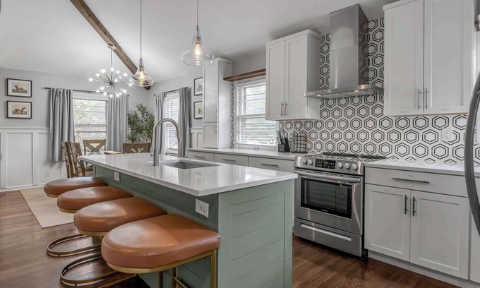 Lexington Casa | Hot Tub | Great Location | King Beds | Grill & Patio