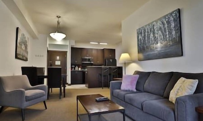 East Kootenay Condominio | Hot Tub & Gym / Pool / Ground-Floor Condo