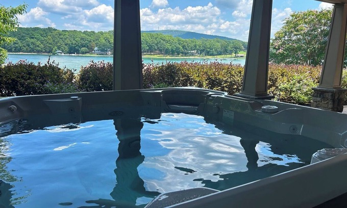 Huddleston Casa | HOT TUB HAS ARRIVED! 3 Bedrooms, 1 Flex Room, 4 Bathrooms! Come Visit 'Worth The Wait'! - BUT, YOU