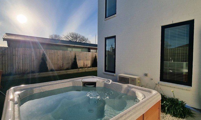 Spreydon Casa | Hot Tub Haven! Games Room, Garden & E-Bikes