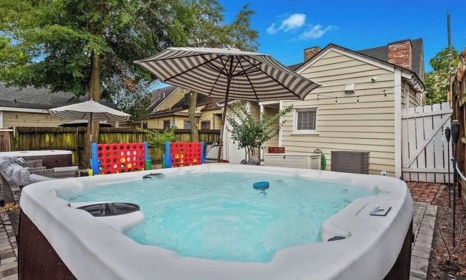 Beach Institute Casa | Hot Tub + Historic District + Next to Forsyth Park