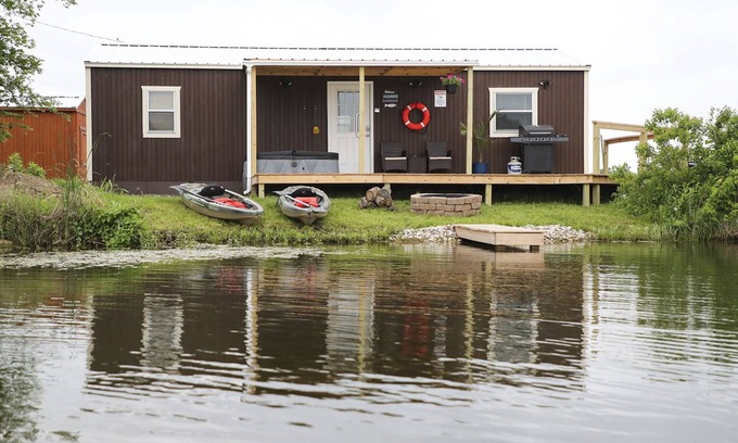 Commerce Cabina | Hot Tub - Lake Front Lodge - Private