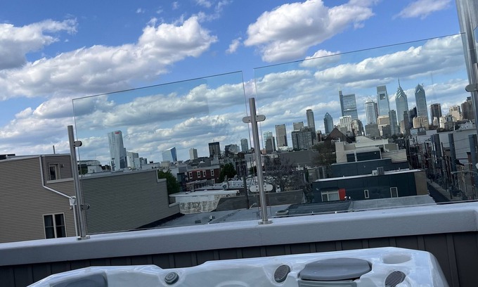 South Philadelphia Casa | Hot Tub on Roofdeck