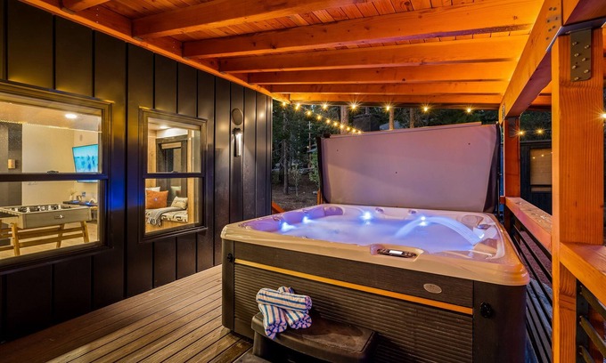 Olympic Valley Casa | Hot Tub|Pet Friendly|Arcade Games and Foosball Table