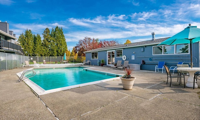 Birch Bay Condominio | Hot Tub, Pool, WIFI, CC105