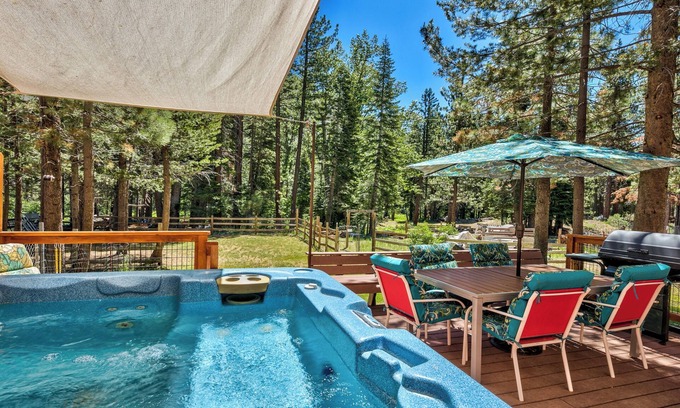 Christmas Valley Chalet De Esquí | Chalet en el río 3 Bd, jacuzzi para familias y perros Caminata amigable, bicicleta, juego, área tranquila