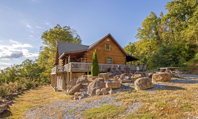 Elkton Casa | Hot Tub, Scenic Views, Pet Friendly!