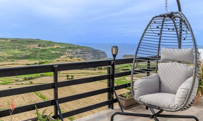 San Lawrenz Apartamento | Hot Tub & Sea Views @ 3BR Apt w/Incredible Terrace