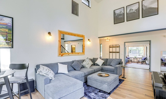 Deer Park Casa | Hot Tub & SHARC Passes: Renovated Sunriver Retreat