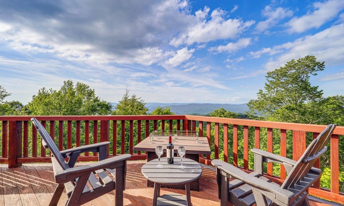 Beech Mountain Casa | Hot Tub + Stunning Views: Luxury Beech Mtn Escape!