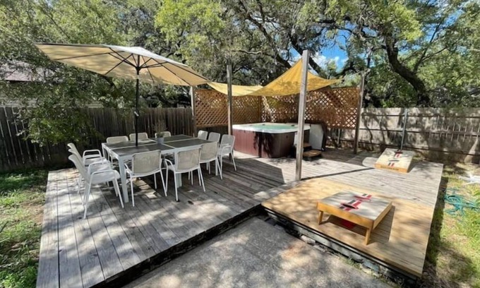 McNeil Casa | Hot Tub Stylish Luxe Large 11beds Grill/Foosball
