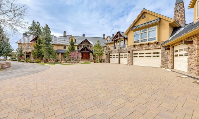 Yucaipa Casa | Hot Tub + Views: Luxe Mountain Escape in Yucaipa