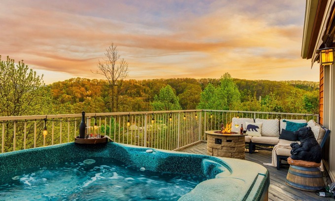 Chalet Village Chalet De Esquí | Hot Tub w/ Gorgeous Views - King Bed - EV Charger