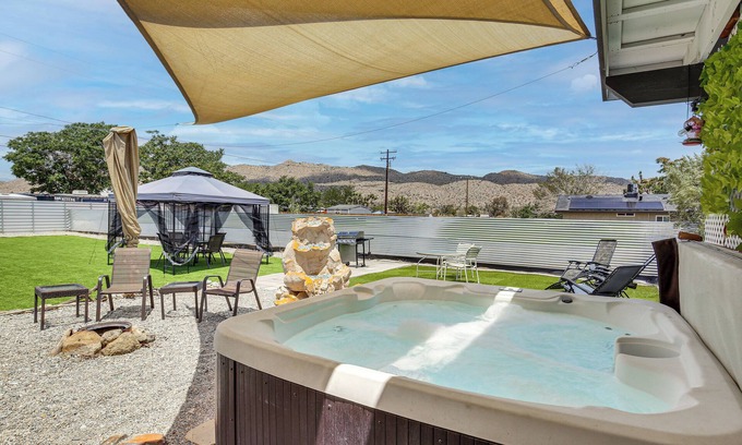 Yucca Valley Cabaña | Hot Tub, Yard & Fire Pit: Joshua Tree Home!