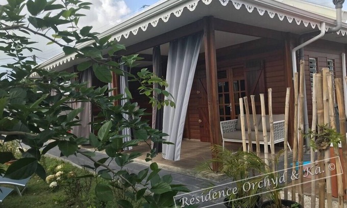 Sainte-Anne Cabaña | Hot tube 2-Bed Cottage in Sainte-Anne