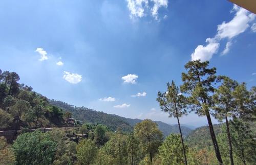 Kasauli Apartamento | Hotel Adventure Kasauli Hills l 2km From Mall Road l Restaurant l Free Wifi l By Splendid Hotels
