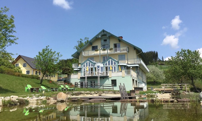 Sankt Jakob im Walde Casa | Hotel apartment, shower and bathtub, pool side - Das Leitner