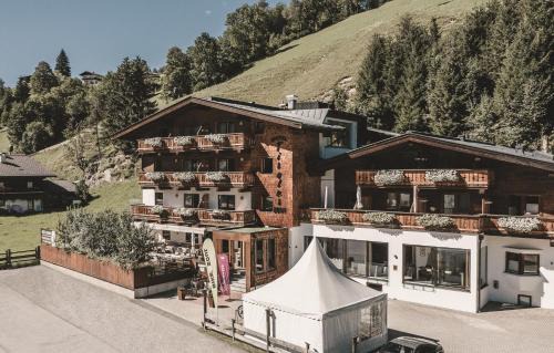 Vorderglemm Hotel | Hotel & Appartements Tiroler Buam