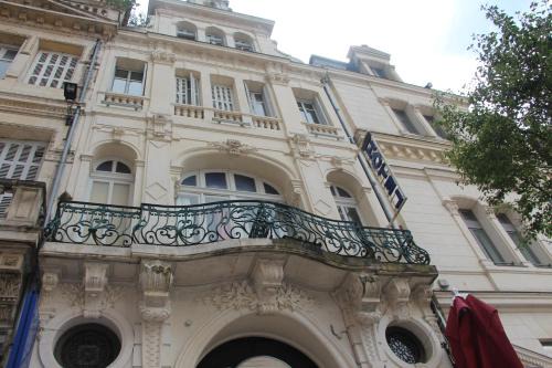 Poitiers Hotel | Hotel Au Chapon Fin