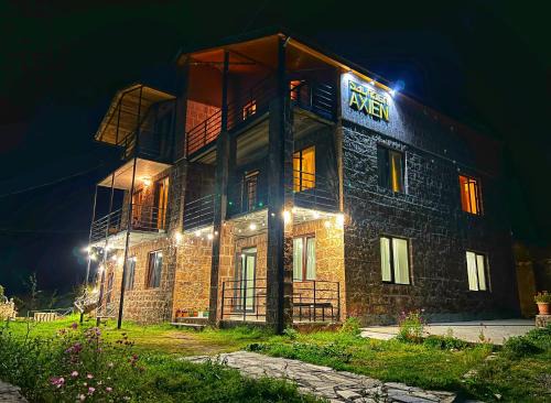 Stepantsminda Hotel | Hotel Axien Kazbegi