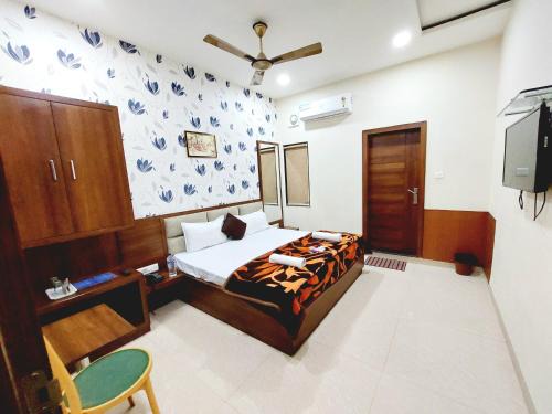 Mathura Hotel | HOTEL BABYLON REGENCY, Opp Krishna Janmasthan Temple