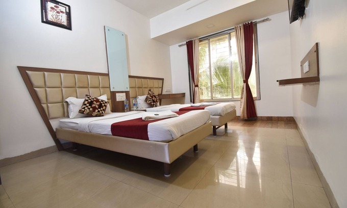 Kamothe Hotel | Hotel Candor Amigo