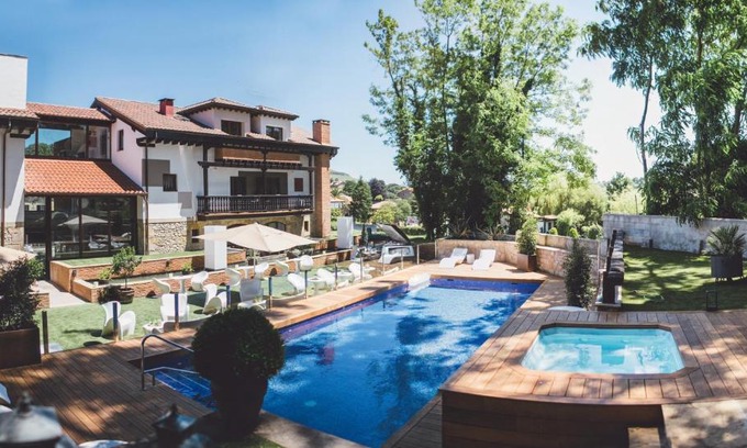 Santillana del Mar Hotel | Hotel Cuevas - Adults Only