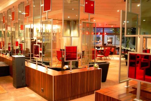Trelaze Hotel | Hotel De Loire et Restaurant Les Bateliers