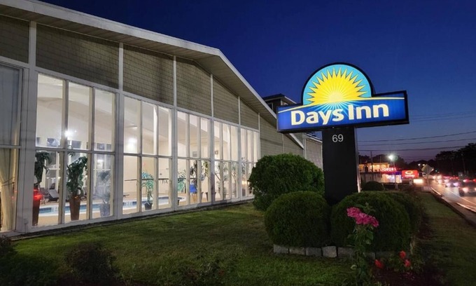 West Yarmouth Casa | Hotel Deluxe 2 Queen Size beds in the HEART of Cape, 2 Min from Hyannis MS