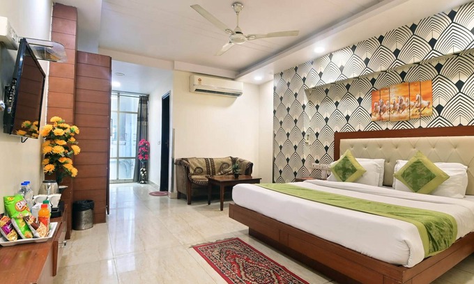Paharganj Hotel | Hotel Emporio
