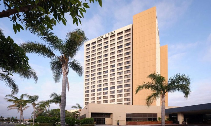 Anaheim Resort Hotel | Hotel Fera Anaheim, a DoubleTree by Hilton Hotel