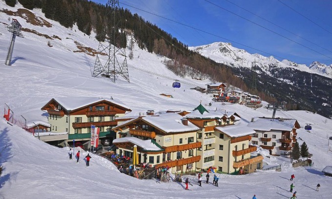 Sankt Anton am Arlberg Hotel | Hotel Garni - Restaurant Kaminstube