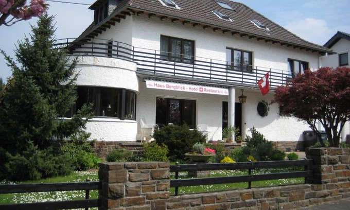 Rheinbreitbach Hotel | Hotel Haus Bergblick