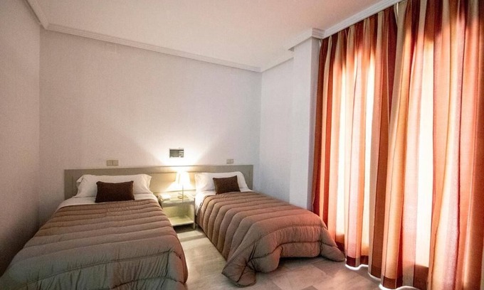 Mairena del Aljarafe Hotel | Apartamento 3 pax / Doble sofá cama