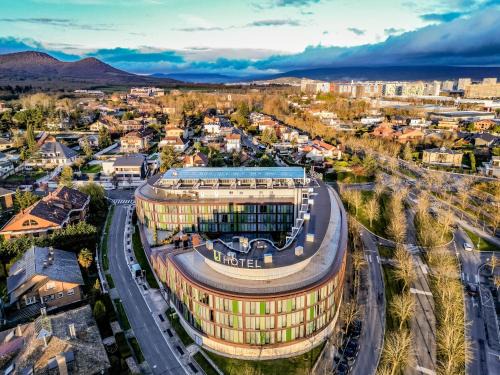 Mendizorrotza Apartamento | Hotel Jardines de Uleta Suites