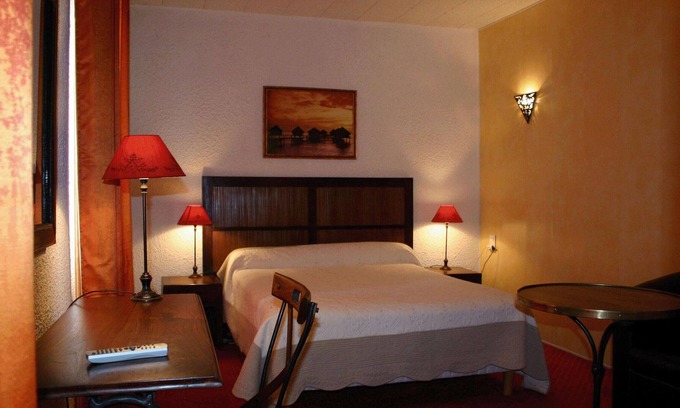 Pradelles Hotel | HOTEL ** RESTAURANTE LE PONANT