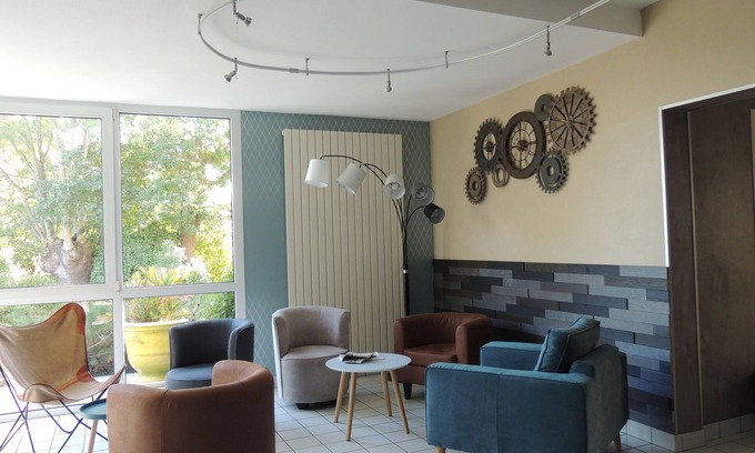 Bressuire Hotel | Hotel Les Trois Marchands