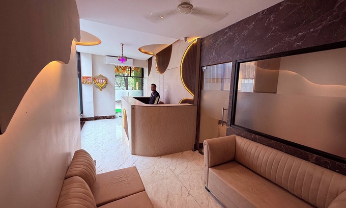 Thane West Cabina | Hotel Melody NX