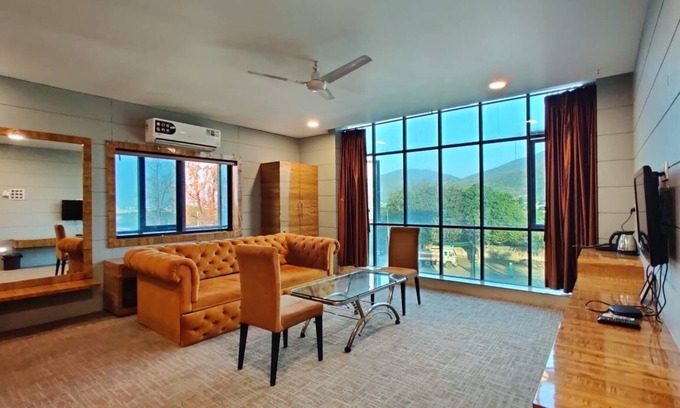 Gandhidham Hotel | Hotel Prashant International