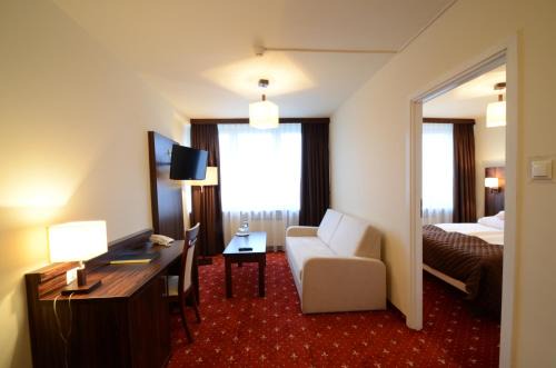 Srodmiescie Hotel | Hotel PZMot
