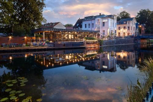 Plau am See Hotel | Hotel & Restaurant Fackelgarten Plau am See