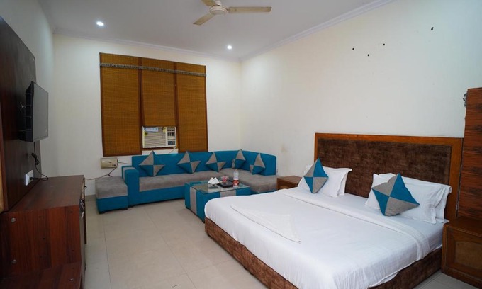 Sahibabad Hotel | Hotel Rise - Vaishali