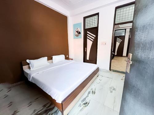 Dwarka Cama Y Desayuno | Hotel Satguru In Dwarka More
