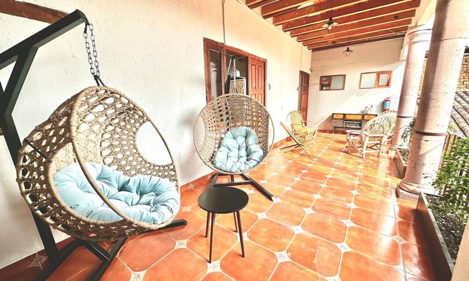 Santa Maria Ahuacatlan Apartamento | Hotel type room, one block from Lake 10