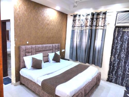 Delhi Cama Y Desayuno | Hotel University stay' couple friendly