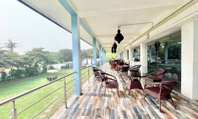 Puri Hotel | Hotel V-i sea view - Puri