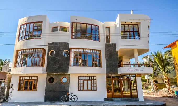Puerto Villamil Hotel | Hotel Volcano