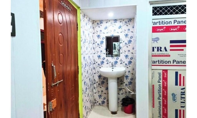 Gonda Apartamento | Hotel White Stone Luxury Room with AC 4
